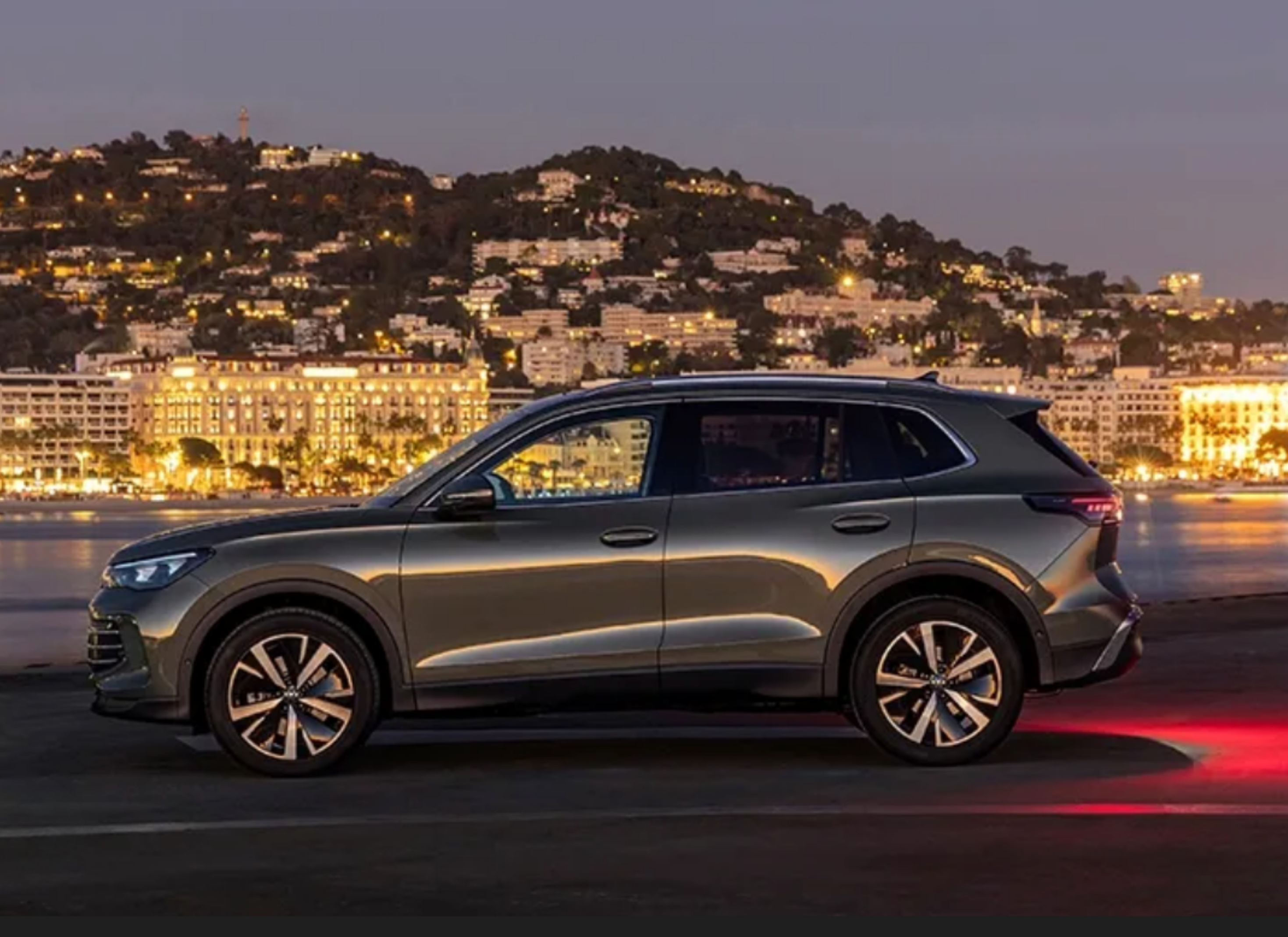 VOLKSWAGEN TIGUAN ESTATE 1.5 TSI 272 eHybrid R-Line 5dr DSG